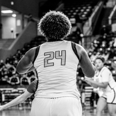 ⭐️ 5’9 combo Guard •C/O 2024 Student Athlete, AGTG✝️,#24 North American University💙#LEFTYLEW #LeftyLew24