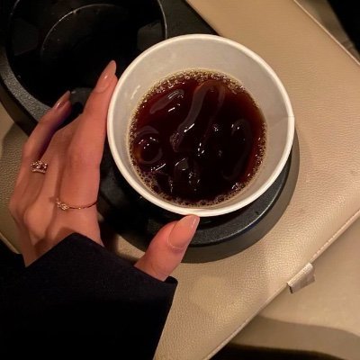 nyln190090's profile picture. كل جرحٍ فات لي منك هدية 
وش بلاك تخاف من رد الهدايا💔