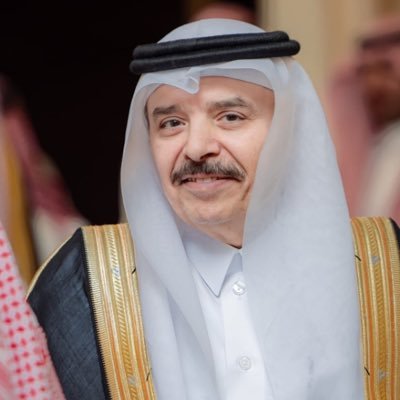 مستشار إداري سابق في مجلس الشورى السعودي و مؤلف كتاب مجلس الشورى السعودي خلال ربع قرن و كتاب حي الوشام تميز المكان و جمال العمران حي الأعيان و عدة كتب أخرى