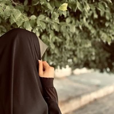•فعال فرهنگی و رسانه ✍🏻
•عاشق هرآنچه به هنر منتهی می شود 🎨
•هُوَرَبُّ المُستَحیل(او پروردگار ناممکنهاست🌱) •