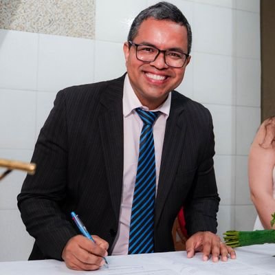 Um matuto do interior de Pernambuco, no passado vagabundo, no presente um engenheiro e no futuro ainda não sei.