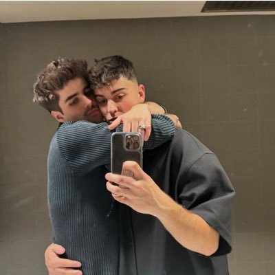 littlexfreak28's profile picture. pensando en escribir sobre amor🌷