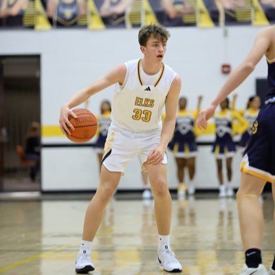 Centerville HS 2027 🏀| 6’5 195 lbs | SF | Midwest Flyers AAU | 937-626-2774 | 4.4 GPA