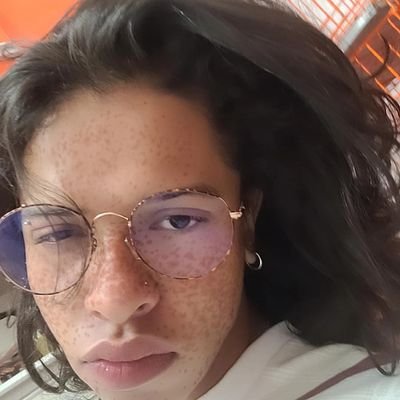 com problemas sérios que envolvem alcoolismo e um grupo de amigos duvidosos.
A que exige.