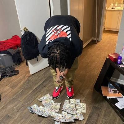 aye looking for whom to work 🤝 together with Dm 💌 me if you wanna make money with me 💰