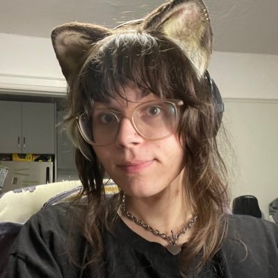 eepyeefa's profile picture. Aoife/ifa (EE-fa) / 27 / it/its 🏳️‍⚧️ / just a cat / polyam / minors DNI 🔞