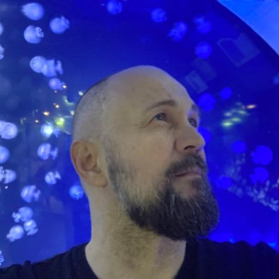 Može da zamisli. U stvarnost doneo: Kičma noći, Iver, Kako sam postao detektiv. Najnovija: https://t.co/n4CumJ7b4g