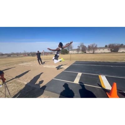 Track🤩 Anoka High School | CO: 2027 | 6’0 | 171 lb | TJ: 41’2 | LJ: 18’6 | 6128143662 amerycuffy6@gmail.com