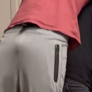 slim skater guy into kinks mostly dm opens ask me older doms hit me up dm me