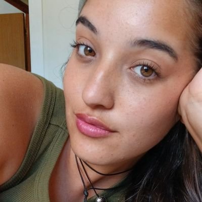 23. FMed. Zurda y feminista. Un poco llorona. A veces, artista.