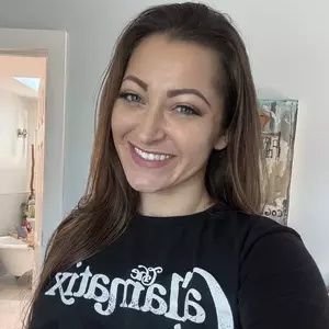 AgathaBruss's profile picture. I'm Ann Ivanka, and I'm an experienced nurse. I'm currently seeking a travel nursing role where I can apply my skills.