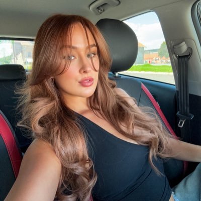 hollykcostello's profile picture.
