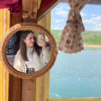 EsraEcim's profile picture.