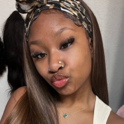 Your favorite 4’10 brownskin 💋 I’m 19😈🍒💦 If you want to buy my video menu it’s $2 lmk!👀 I do not meet up, collab or do ft calls.