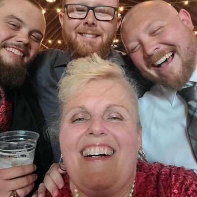 Kimmiepeachs813's profile picture. 