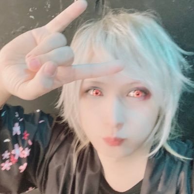 万能作曲屋さん。8弦Gt(Strandberg)/8弦Ba/7弦Vln/トリプルネックetc…サポートやら楽曲提供やら制作協力やらプロデュースやら。毎晩17配信中。 20数年来の推し→松かまのお豆腐蒲鉾「むぅ」非公式親善大使。半田屋と岩泉ヨーグルトをこよなく愛する生粋のRoland人(VGシリーズ保有数恐らく世界一)。