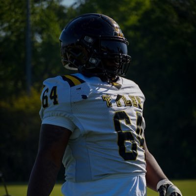 Class of 2023 North Crowley high school🖤 https://t.co/hJdq9KDrUv 6”4 290 OT. OL @TJCFOOTBALL