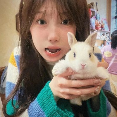 AnthonyGra49646's profile picture. 夜风吹进房间，红唇早已湿润，喘息萦绕唇角，快感肆无忌惮地爆发，被迫接收、被持续进入，欲望像海啸一样侵袭。私信只回复🚪，🚪200＋qq发红包。不过🚪还问东问西，直接拉黑（不信你试）。