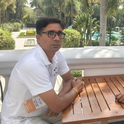Journalist, writer, and seeker of truth. Passionate about sharing real stories and creating impact through words and honest expression