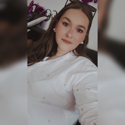 _Andreeaa10's profile picture. 