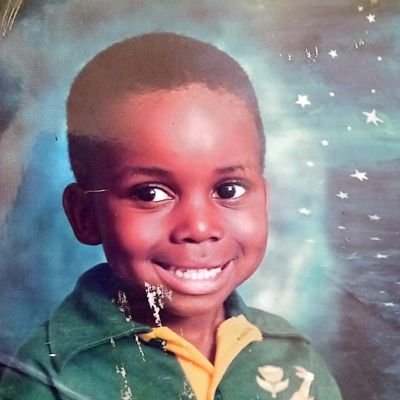 _motshitshi's profile picture. old soul.
looking for genuine love - the kind my grandparents had (which I know probably no longer exists in 2025).
indigo child.
antisocial. 
skelm sa kasi too