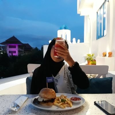 isaaahhhhh's profile picture. Emotionally unavailable