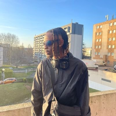 Artiste 💿 / From France / Producer, 🇫🇷🇬🇦
nouveau clip lien : https://t.co/GjVEZIhTQl