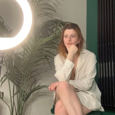 Just a cam girls life 🔆 ✨My Fansly: https://t.co/W5h1hTtCPD
