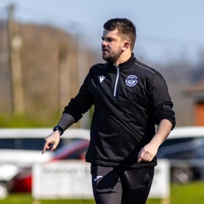 28 Wrexham AFC fan and UEFA C Licensed Football Coach. @LlanfyllinFC First-Team Manager
