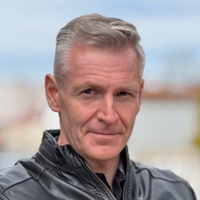 👉🏻 táta, manžel, advokát a senátor za obvod Benešov 👉🏻 předseda senátní Komise pro Ústavu 👉🏻 Vaš hlas pro bezpečí, pořádek a zdravý rozum. 🇨🇿CZ Senator