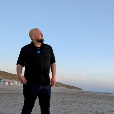 vermoedelijk's profile picture. Dispereert niet. Dol op politiek, geschiedenis en foute grappen. Eigenlijk best wel genuanceerd en organiseer graag gave dingen.