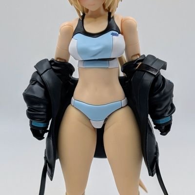 1/12スケール沼にハマちゃって、気づいたら布スカートと小物も始めた....
趣味全開の520%だぜ!
booth工房運行中~ 友人からの作品も委託販売しています
