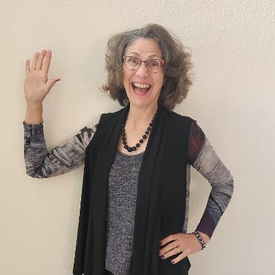 @UhltrawomanArt