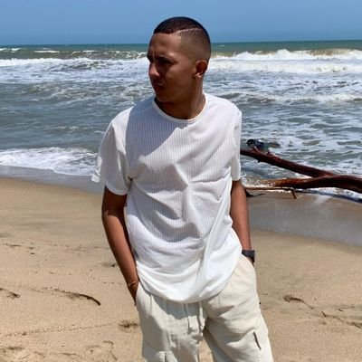 hsanchezz10's profile picture. All of me changed like midnight.