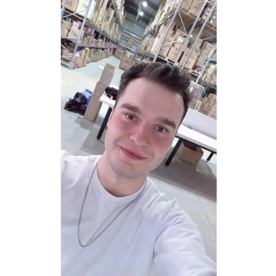 enesbozx's profile picture. 🙋‍♂️Ünlülerle Ai fotoğraf paylaşımı yapıyorum