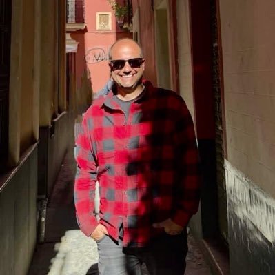 Vecino de San Martín | Presidente del bloque de concejales del Pro| Papá de Joaquín, Fran y Juan| Conjuez de la SCBA