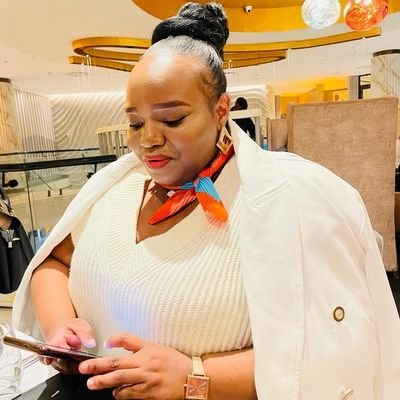 Makudede ubumnyama kuvele ukukhanya.
Kubechosi kubehele 🙏🏽📿🕯