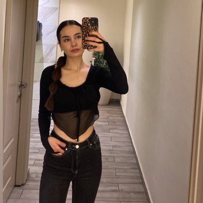 saahhhrra's profile picture. 