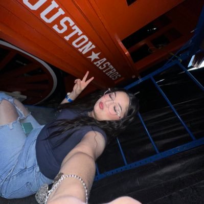 RubyVonLu's profile picture. I’m funnier on Twitter.
