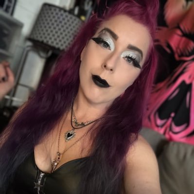NSFW 18+ only… I am the wayward siren who longs for the sea 🌊 🌶️content creator 🥵clip artist 😈 sexxxy stoner extraordinaire 💋
