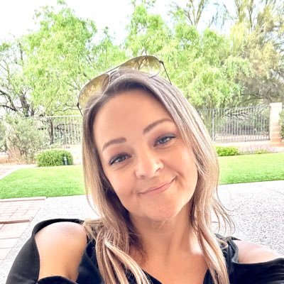 RachelWasHere76's profile picture. 🇺🇸 ✝️  No longer “identifying” with a political party.  Non-woke.  Unapologetically white and heterosexual.   From A2 Michigan.