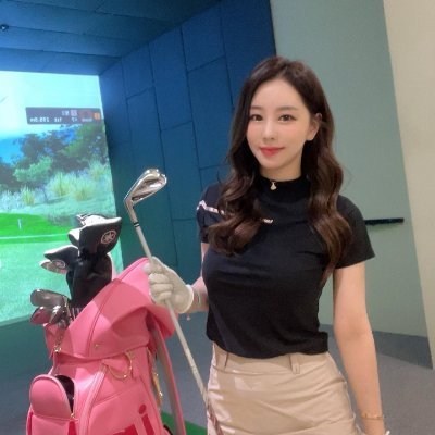 hermosamar27's profile picture. ✨ One can never earn wealth beyond knowledge. But those who control the operation of wealth can.👑🌈