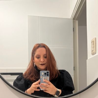 La educación es el camino. Fan de las papas fritas, de coleccionar libros y papelería y del reggaetón y la fotografía. Swiftie. UX Designer.