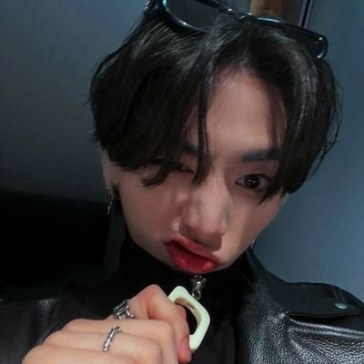taesanbt's profile picture. ⠀⠀te amo pero no más q a the 1975 ⋆