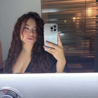 paulasantosb22's profile picture. 🌸🌸🌸