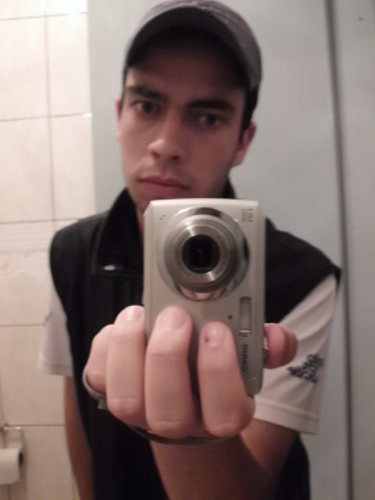 - Sou aquele que ganha forçar a cada lagrima que cai ♫