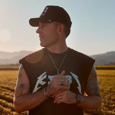 🏆 ARIA & Golden Guitar award winner. New single ‘ROUGH AROUND THE EDGES’! https://t.co/c7ybvzTEIZ