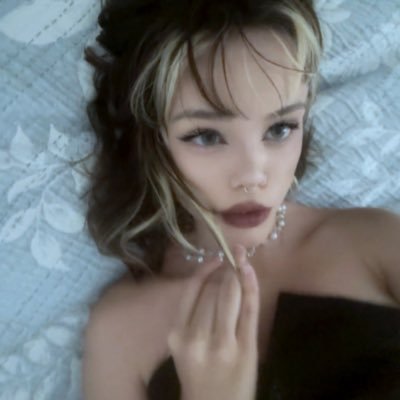 kelsshii's profile picture. 24 - ಥ_ಥ̥ |