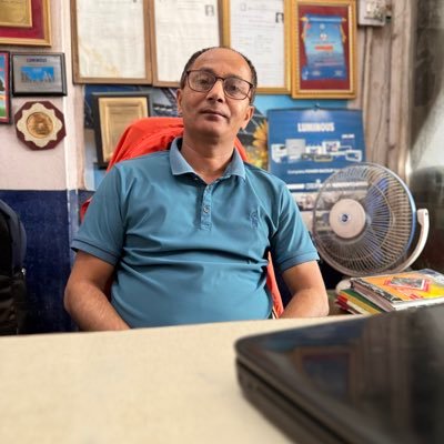 आफुले प्राप्त गरेको सम्मानको कदर गर्न नसक्ने व्यक्तिलाई सम्मानको भारी नबोकाउनु त्यसले तपाइको शिर उचो हुन् दिदैन | त्यहाँ नजानु जहाँ आफ्नो कदर हुदैन |