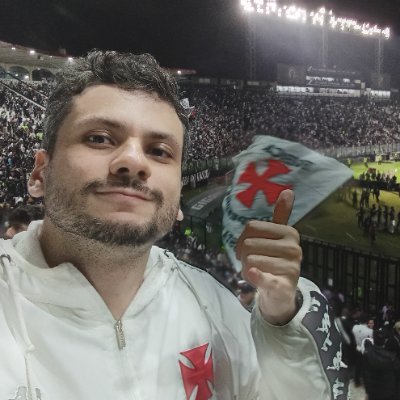 Sócio do VASCO. Direito (UERJ). Professor, Pesquisador e Mestre em Geografia (UERJ).
